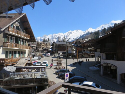 2-bedroom apartment in village center near slopes with Wifi