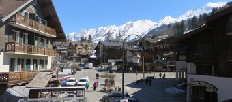 2-bedroom apartment in village center near slopes with Wifi