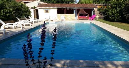 GITE 14prs , piscine LA ROSERAIE