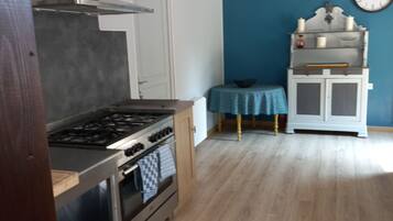 Réfrigérateur, micro-ondes, four, lave-vaisselle