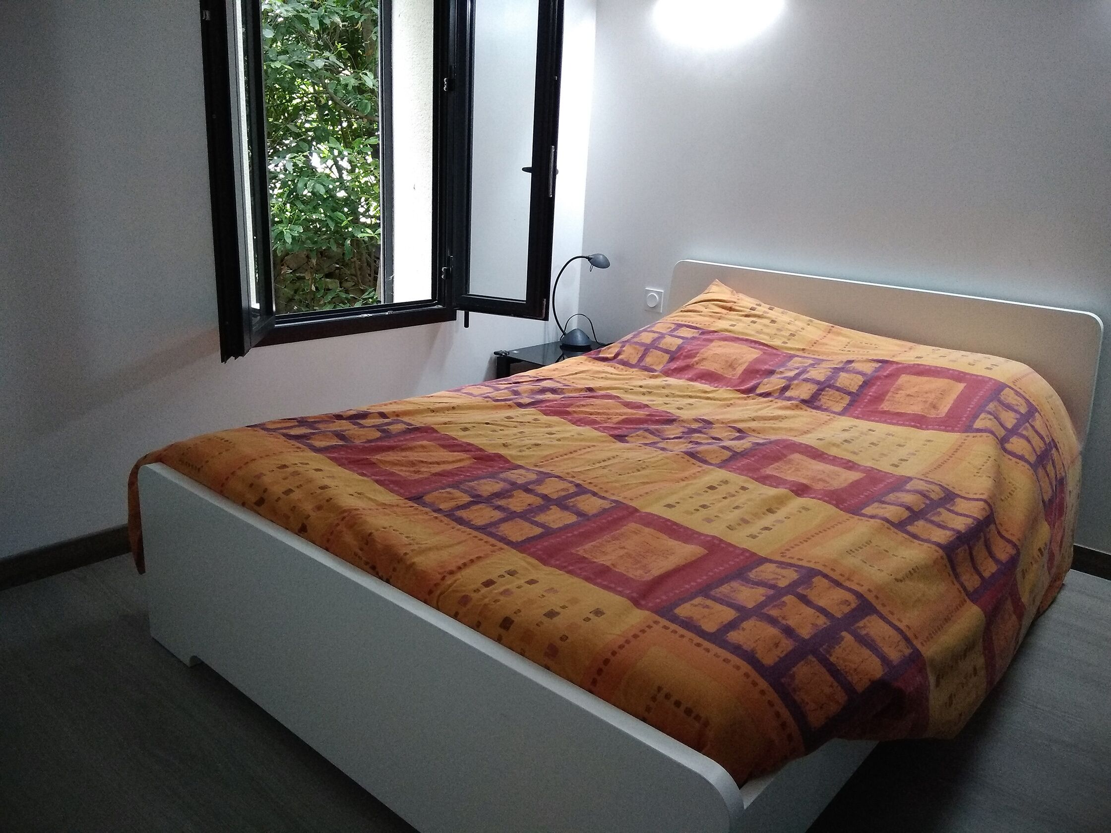 1 dormitorio, tabla de planchar con plancha, wifi gratis y ropa de cama