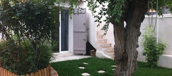 Very quiet studio in the Heights Marseilles, 20 minutes from the City Centre