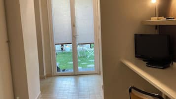 Een strijkplank/strijkijzer, gratis wifi, beddengoed