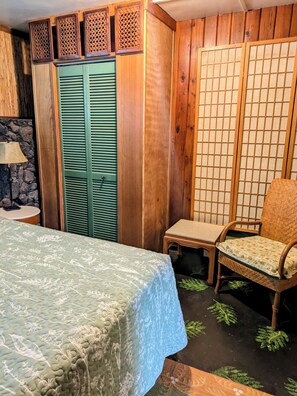 1 habitación, tabla de planchar con plancha, wifi gratis y ropa de cama 