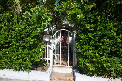 Tropical Heated Pool home in fun beach side town  Sleeps 8 Private
