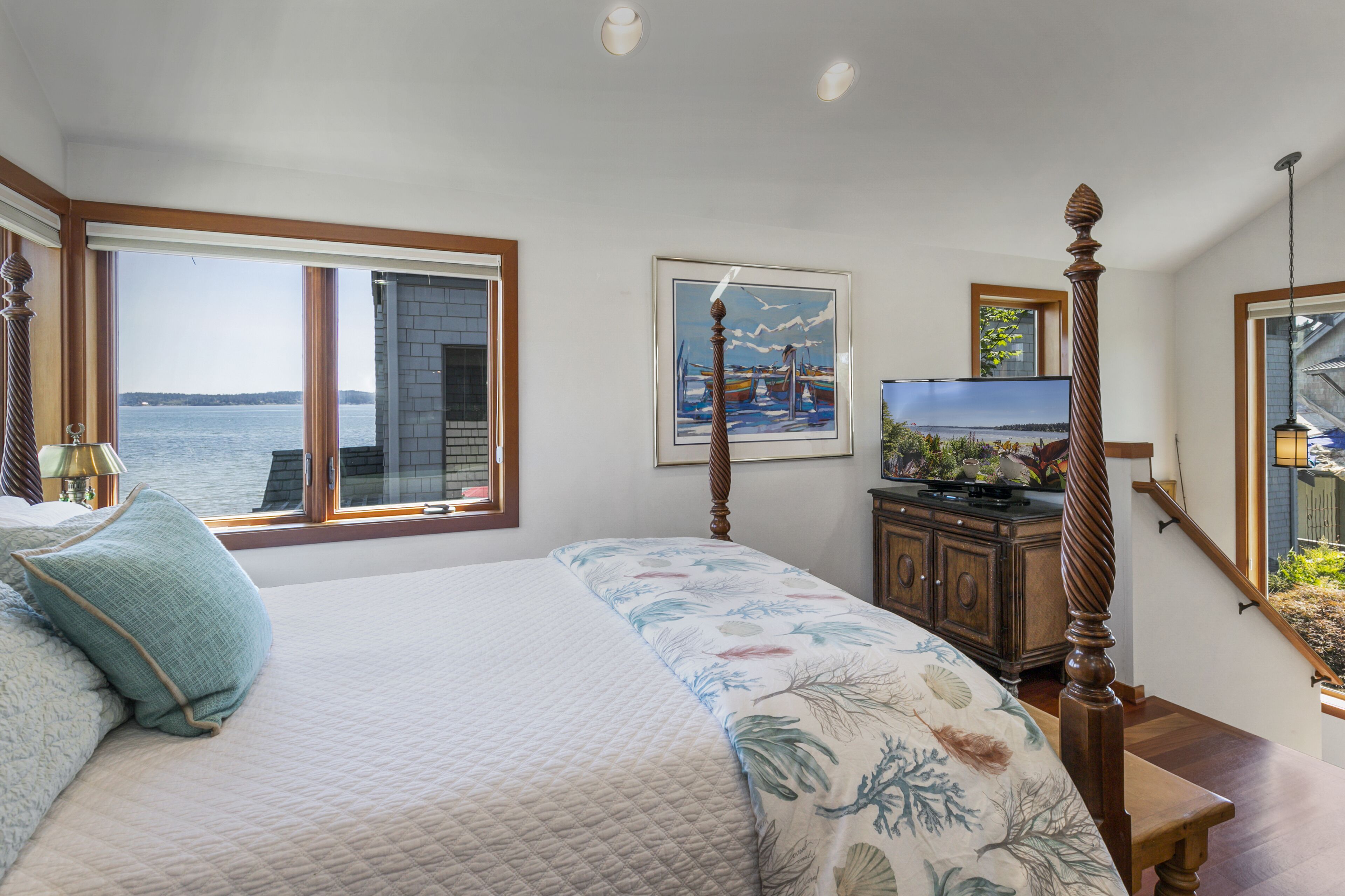 1 makuuhuone, työpöytä, silitysrauta/-lauta, vauvan matkasänky