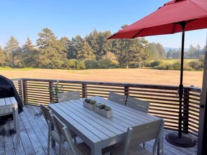 Outdoor dining - EdgewoodCove - Majestic Seaside Retreat W/ Stunning Ocean & Mountain Views (Seaside)