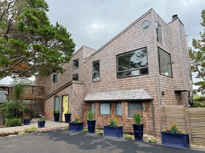 Exterior - EdgewoodCove - Majestic Seaside Retreat W/ Stunning Ocean & Mountain Views (Seaside)