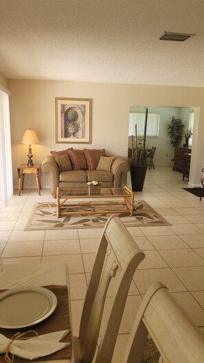 Smart TV, DVD player, books, video library - Your Home Away From Home / Dog Friendly (Port St. Lucie)