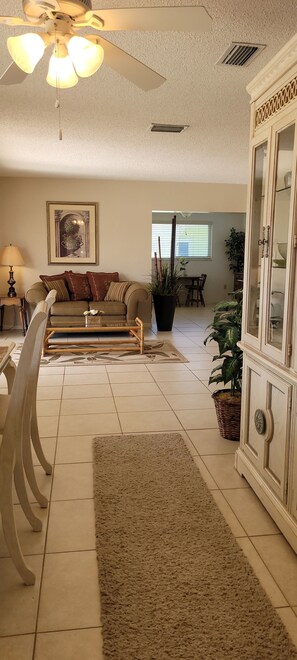 Smart TV, DVD player, books, video library - Your Home Away From Home / Dog Friendly (Port St. Lucie)