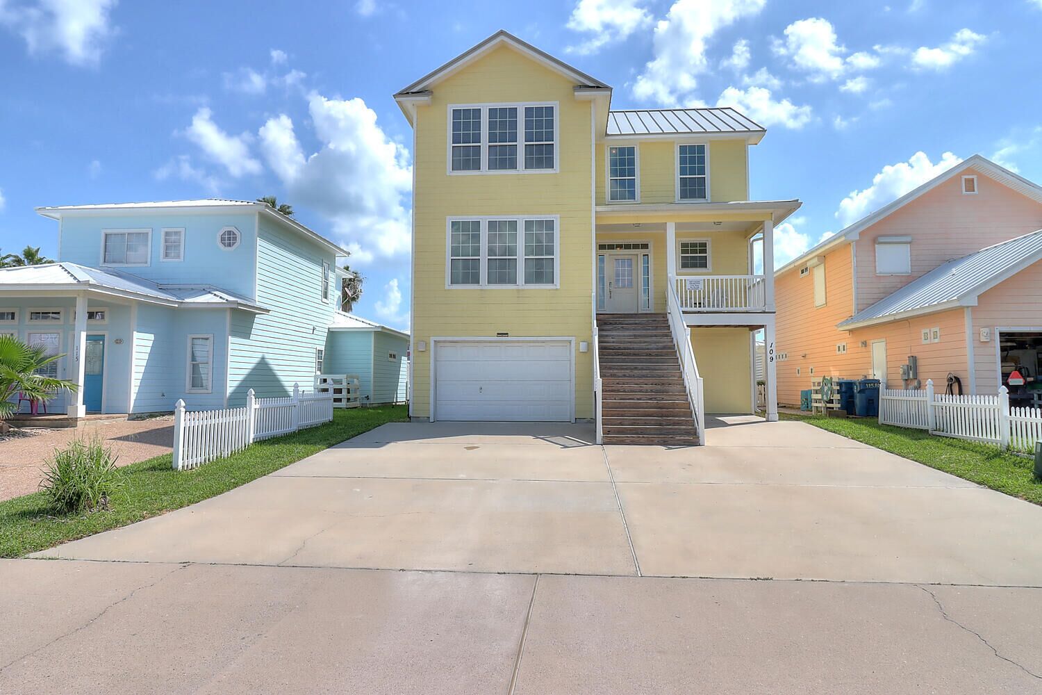 Stunning home! 2 Community Pools! Beach Boardwalk!