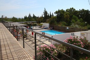 Pool - Studio apartment hotel, terrace, swimming pool, parking Aix en Pce - classified 3 stars (eguilles)