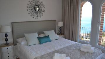 3 dormitoris, escriptori, planxa i posts de planxar i wifi gratuïta