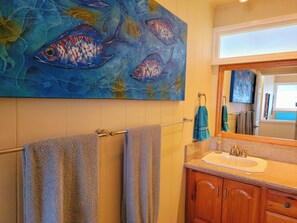 Combined shower/bathtub, hair dryer, towels, soap