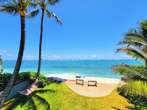 SALE April-May 2026: BEACHFRONT Luxe. Swim with turtles! 4 bed/3 bath AC