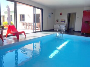 Piscina interna, piscina aquecida