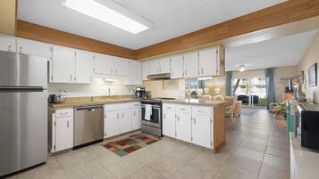 Coffee/tea maker, fridge, microwave, oven