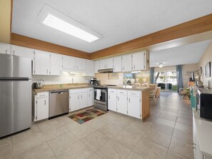 冰箱、微波炉、烤箱、洗碗机