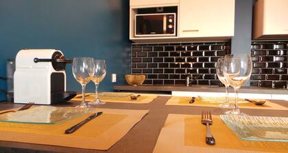 2 rooms, chic and modern, 400 m from the station and 5 min from the city center, internet