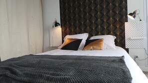 1 bedroom, desk, soundproofing, iron/ironing board - 2 rooms, chic and modern, 400 m from the station and 5 min from the city center, internet (Rennes)