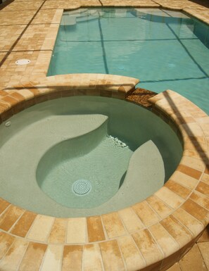 Outdoor pool, a heated pool - Studio Starfish in Cape Coral/Beach Resort (Cape Coral)