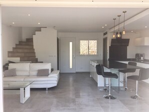 TV, DVD player - Holiday rental near Nice  (Gattières)