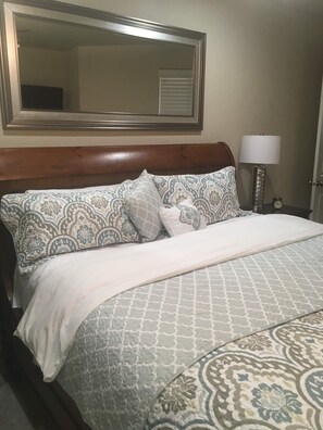 3 bedrooms, iron/ironing board, WiFi, bed sheets