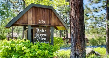 Bright condo with outdoor pool, hot tub, tennis, sauna & patio - walk to lake