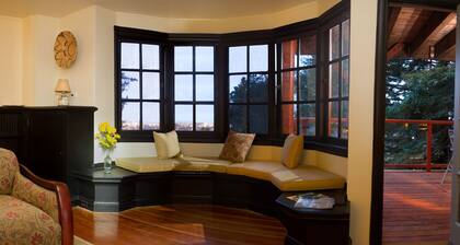 Just blocks from UC, Simons, MSRI, Haas and Goldman Schools with great Bay views