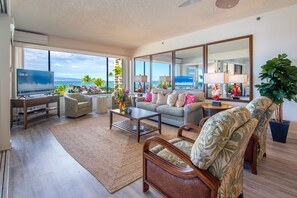 Smart TV, reproductor de DVD, libros y estéreo