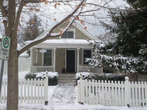 Quaint Cottage In Old Town Steps To Shops And Restuarants
