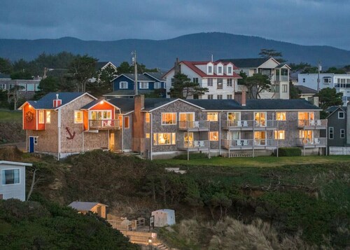 Weatherly -Oceanfront, balcony, kitchen, fireplace