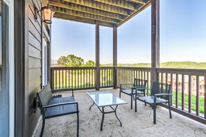 Terrace/patio - LARGE OR MULTI FAMILY ALERT- lakeviews-sleeps 9-next to pools- SDC (Branson)