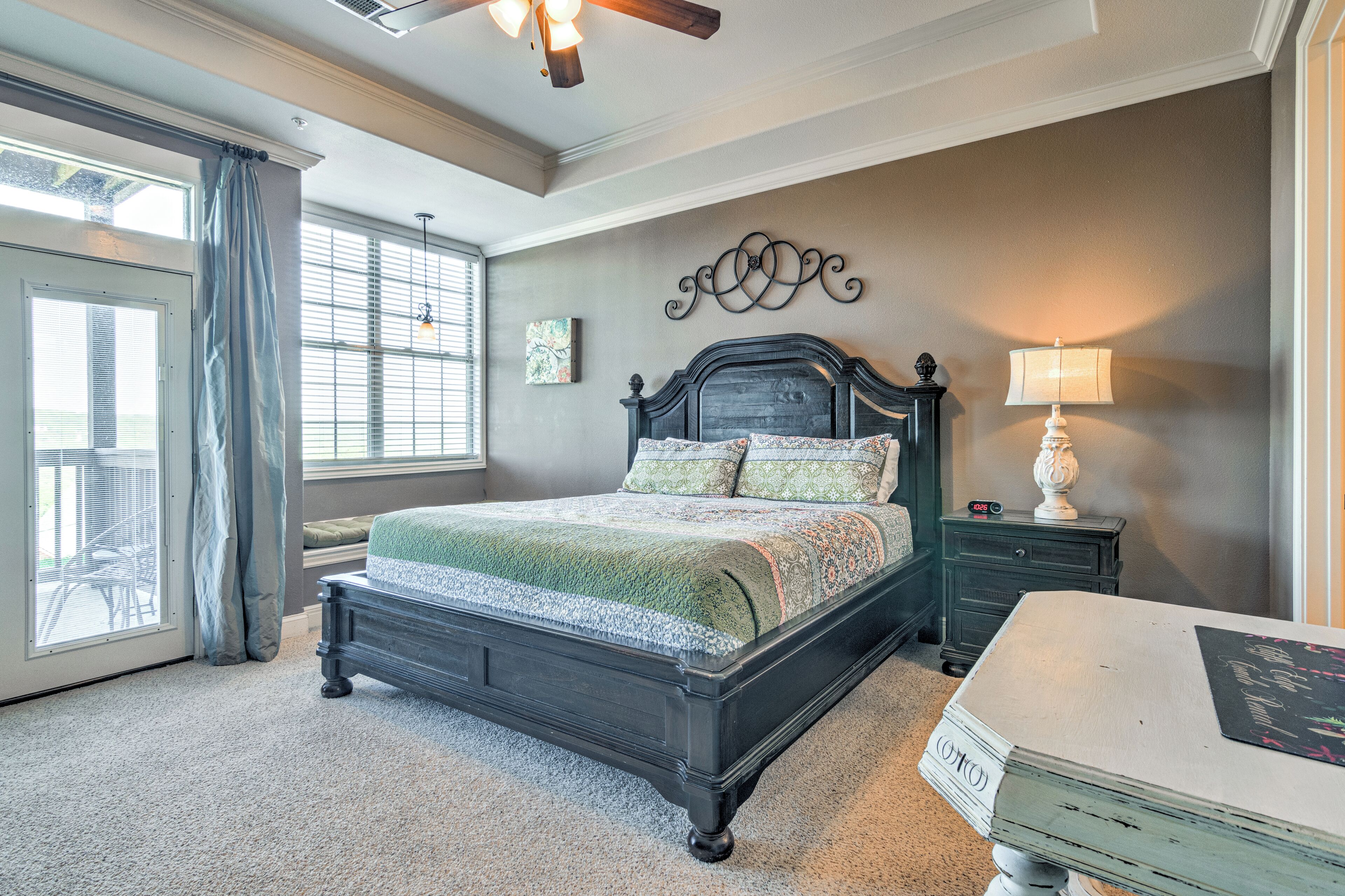 At the Cliffs Edge:Family Friendly, Sleeps 9, next to Silver Dollar City, Pools