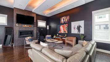 Smart TV, fireplace, stereo