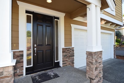 Beautiful and Spacious!Your Home Away from Home. With AC