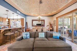 TV - 3BR Villa w/ Rooftop Sea Views Steps to Beach (Puerto Peñasco)