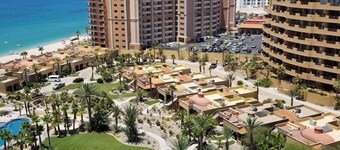 3BR Villa w/ Rooftop Sea Views Steps to Beach