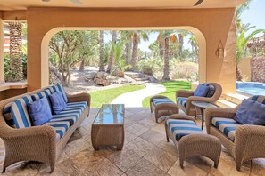 Terrace/patio - 3BR Villa w/ Rooftop Sea Views Steps to Beach (Puerto Peñasco)