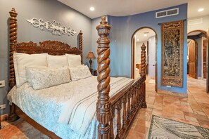 Desk, iron/ironing board, WiFi, bed sheets - 3BR Villa w/ Rooftop Sea Views Steps to Beach (Puerto Peñasco)
