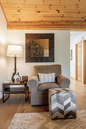 Een smart-tv en een open haard