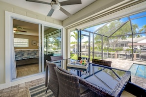 Dining - Beautiful Waterfront Pool Home, 4BR, 3BA, Heated Salt Water Pool (Bonita Springs)