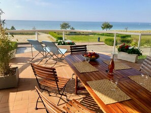 Outdoor dining - Seafront - Carnac Plage - Standing Apartment 120 m² - Terrace 40 m² (Carnac)