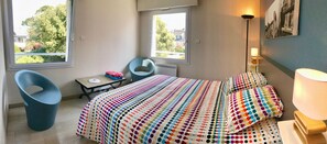 3 Schlafzimmer, Schreibtisch, schallisolierte Zimmer