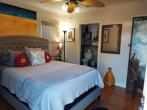 1 habitación, tabla de planchar con plancha, wifi gratis y ropa de cama