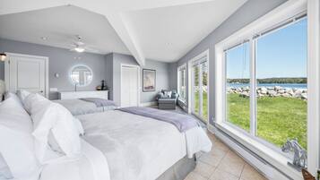 5 chambres, bureau, fer et planche à repasser, lit de bébé portatif