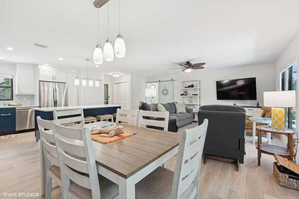 Living area - Blind Pass Condos at Bowman's Beach F102 on beautiful Sanibel Island (Sanibel Island)