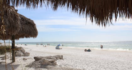 Shorewalk Sunny Bella Rosa • 2BR Villa • 2 Pools & Hot Tubs • Near IMG / Beaches