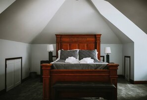 6 bedrooms, iron/ironing board, free WiFi