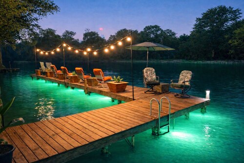 Huge Riverfront House, Sleeps 32, 11BR, 6BA, 70' Pier